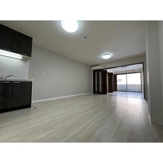 写真は別のお部屋です。※壁紙が異なる場合有