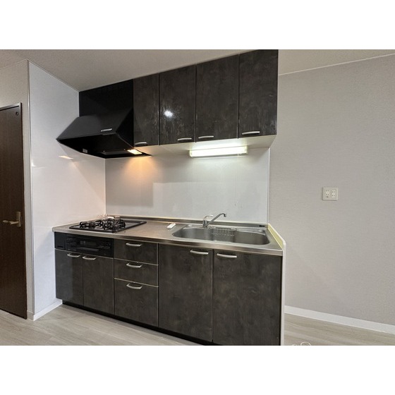 写真は別のお部屋です。※壁紙が異なる場合有