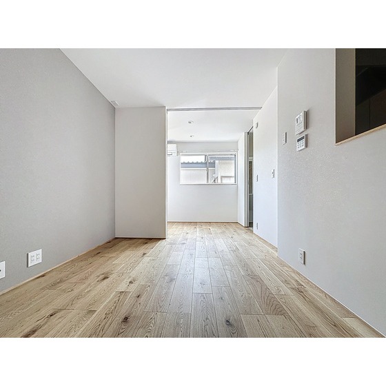※他のお部屋のお写真となります。205は側面に窓有り